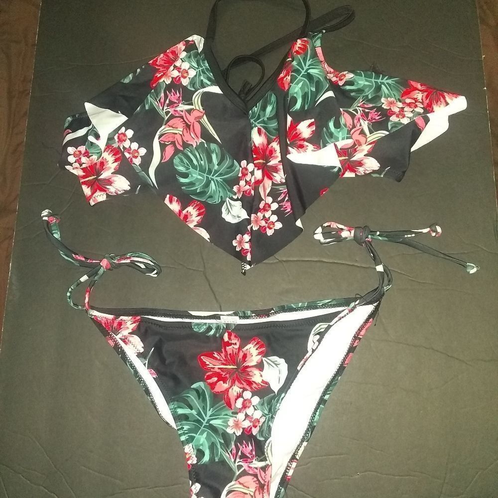 ⬇️⬇️⬇️Floral Two Piece String Bikini - Picture 2 of 3